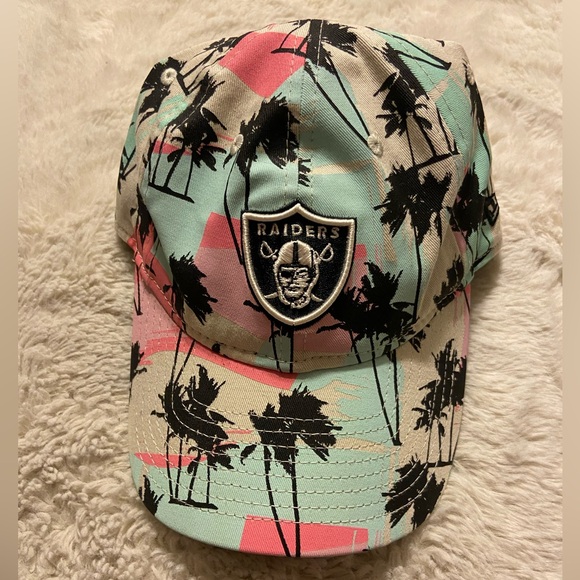 New Women’s New Era Las Vegas Raiders cream retro beachin 9Twenty adjustable cap - Picture 3 of 9